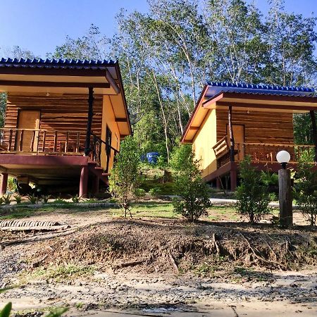 Baan Panseng Bungalow Ko Kut Exterior photo