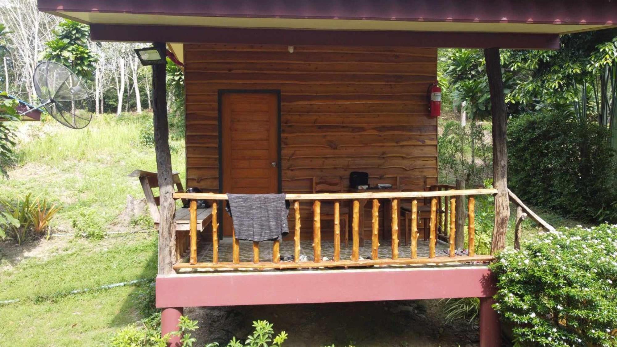 Baan Panseng Bungalow Ko Kut Exterior photo