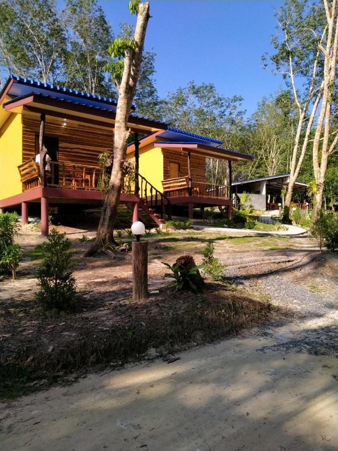 Baan Panseng Bungalow Ko Kut Exterior photo